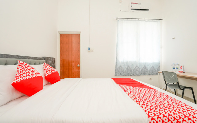 OYO 1957 Riverside Residence