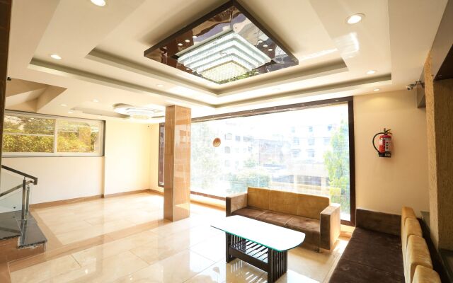 Capital O 8650 Hotel Johri Residency