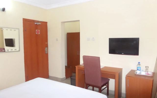 Adna Hotel