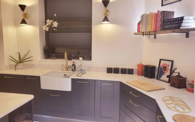 Remarkable 4-bed House in Sheffield
