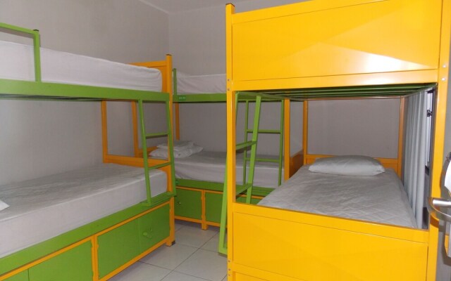 Praia dos Amores Hostel