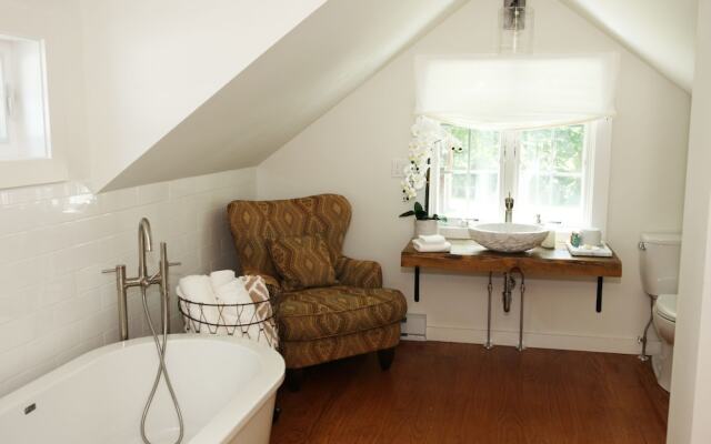 The Deacon & James Pharmacy B&B