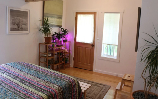 River Stone Inn & Gallery