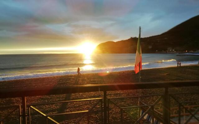 Victor house 011017-LT-0824 with private parking