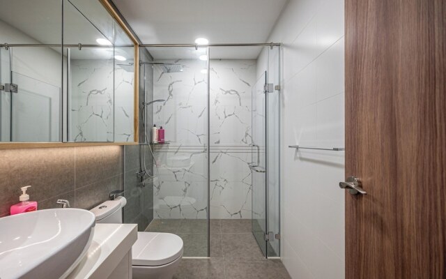 Luxury Sunwah Apartment near Landmark 81 - City View