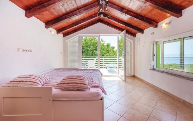 Beautiful Home in Crikvenica With Wifi, 2 Bedrooms and Jacuzzi