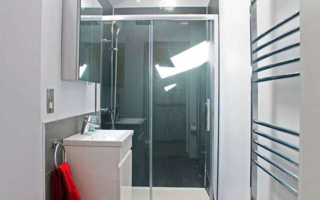 Silver Lining - Gilmore Place Apartment