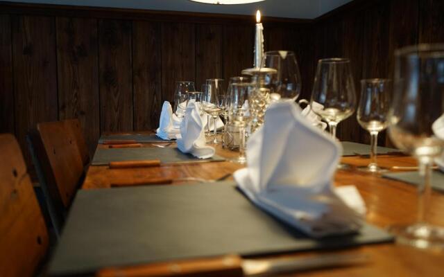 Mara Restaurant & Hotel