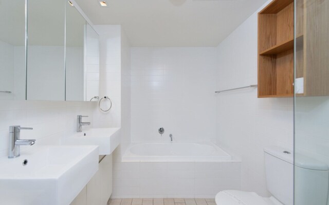 Cote D'Azur,  Unit 41/61 Donald Street