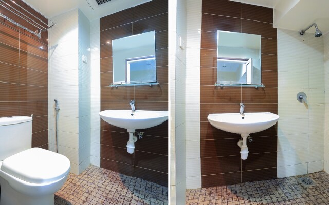 OYO 89978 Hotel Grand Maria