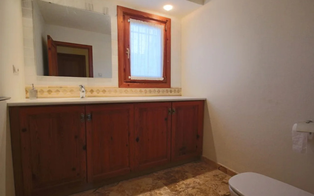 Private 4-bedroom Villa w/ Pool, Summer Kitchen & Expansive Living Space