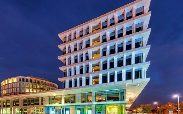 Sound Garden Hotel Airport