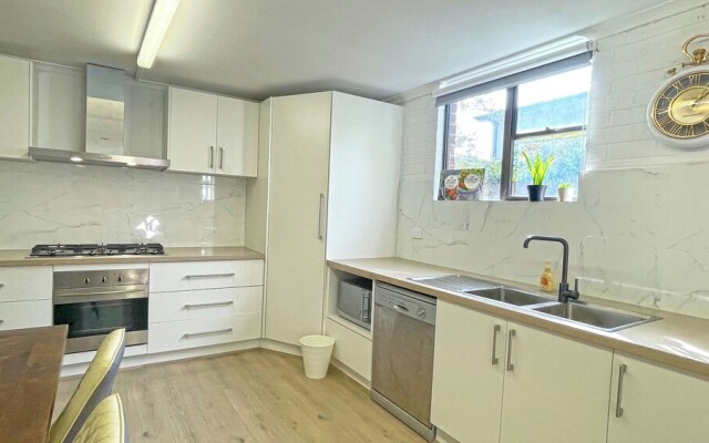 Pet Friendly Ringwood 3BR Home Parking