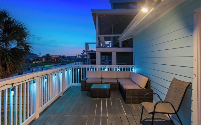 Hideaway at Redhead Road