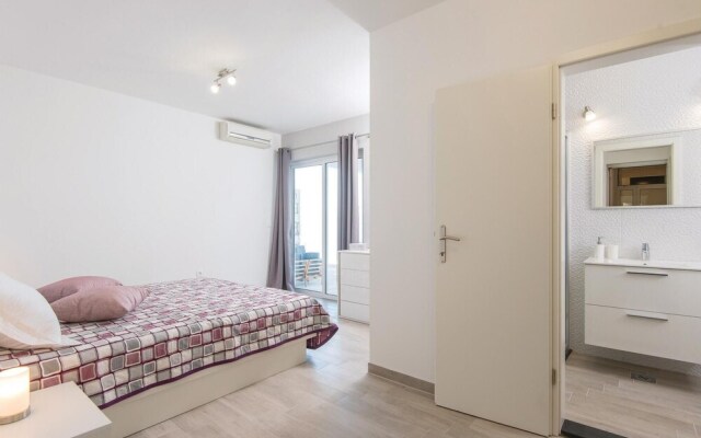 Awesome Home in Sreser with Hot Tub, WiFi & 4 Bedrooms