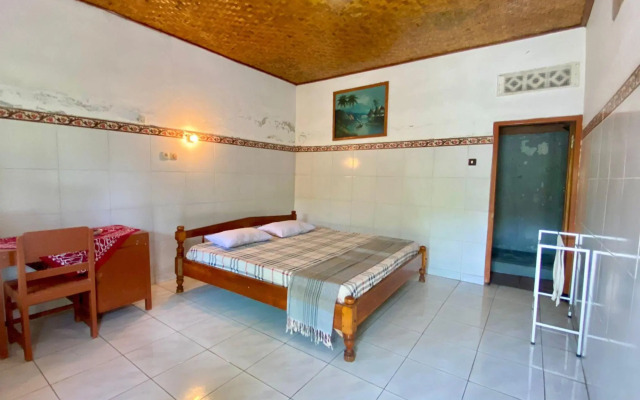 因陀罗普拉酒店(Indra Pura Hotel)