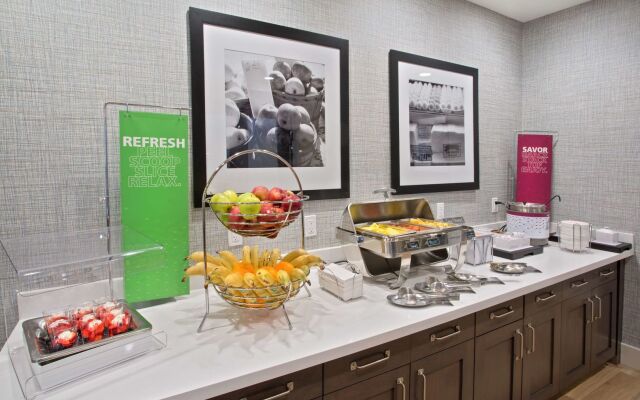 Hampton Inn & Suites-Seattle Woodinville WA