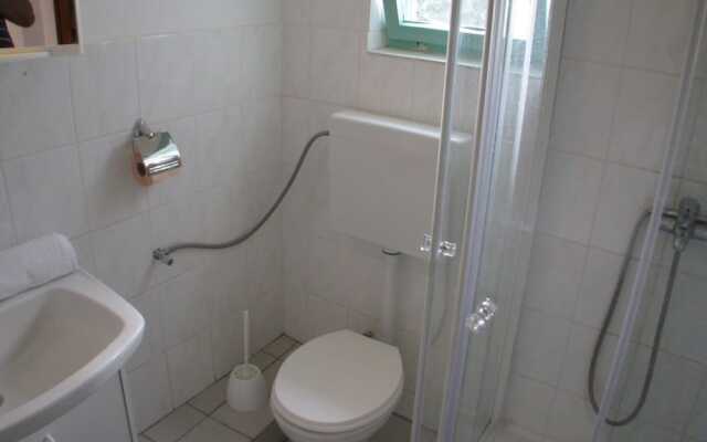Simplistic Apartment in Jezera With Garden