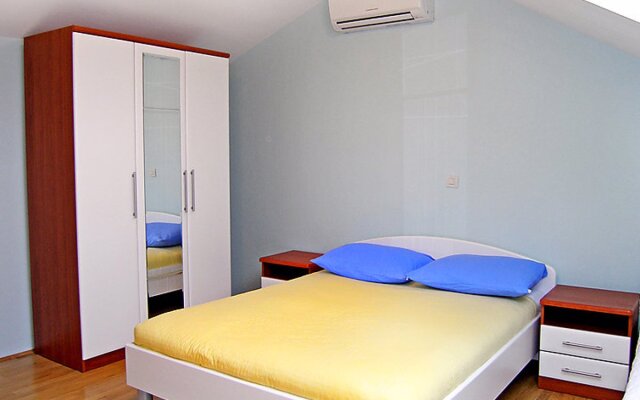 Villa Yellow House