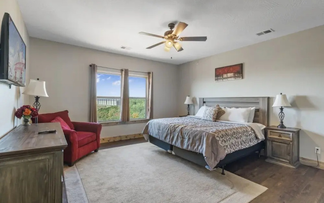 Lakefront Haven 9 Bedroom Home by RedAwning