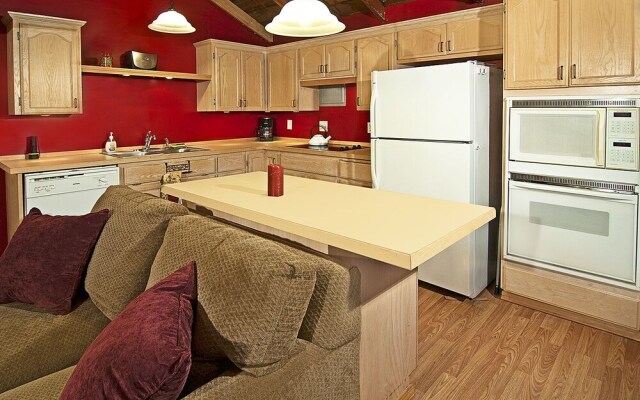 Wild Sky Escape - One Bedroom Cabin with Hot Tub