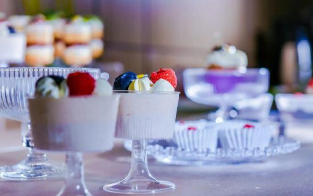 Guizhou Fengrun Karst Hotel (Jiaxiu Tower Qingyun Market Store)