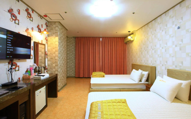 Marina Motel