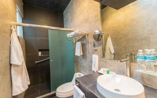 Hotel Ecce Inn & Spa