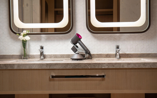 Holiday Inn Wuxi Central Station by IHG