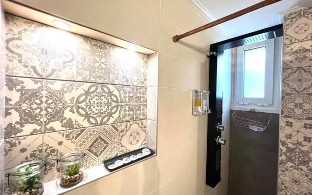 Luxury seafront house nearby Delphi