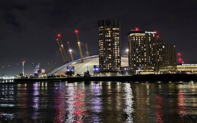 Canary Wharf Skyline Retreat