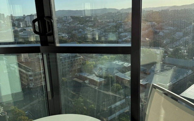 Top Floor Luxury Apartment Rooftop Pool CBD