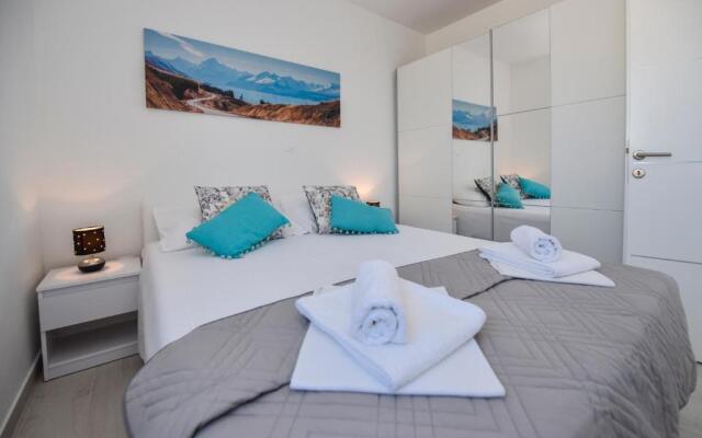Funtastic C Apartments for 12, Private & Heated Pool