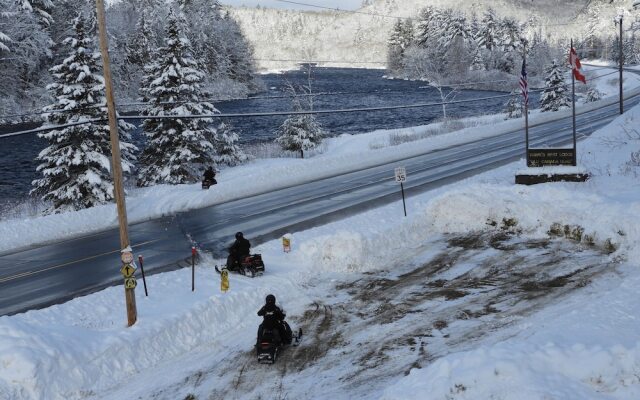 Hawks Nest Lodge And Restaurant