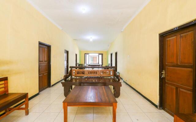 SPOT ON 2422 Hotel Moga Sari