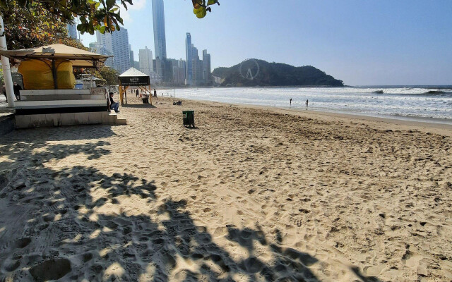 Apto Quadra Mar Central 1sui+2qua a 50m da Praia