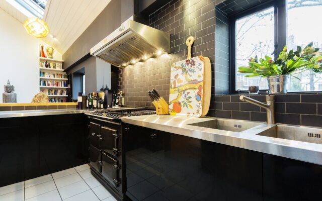 Veeve - The Writer's Mews