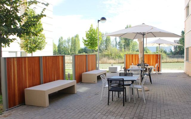 Albergue Residencia Universitaria Resa Los Abedules - Campus Accomodation