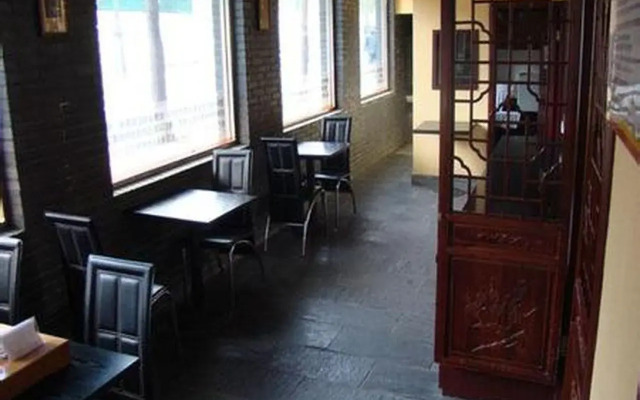 Super 8 Hotel Shanghai YI LE