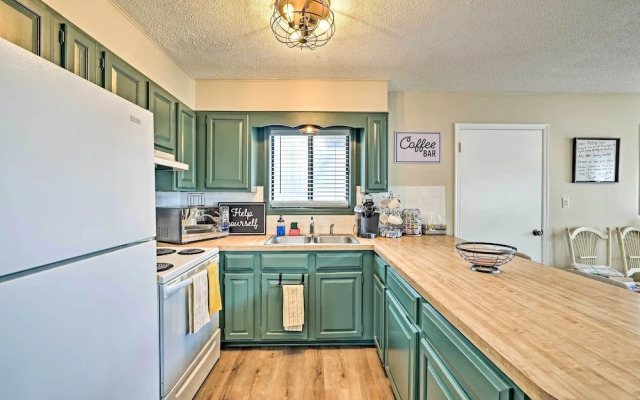 Golf, Ski + Fish: Cabin w/ Deck in Tobyhanna!