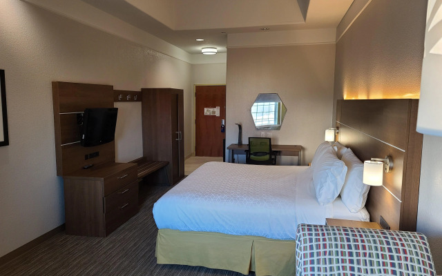 Holiday Inn Express Hotel & Suites Galveston West-Seawall by IHG
