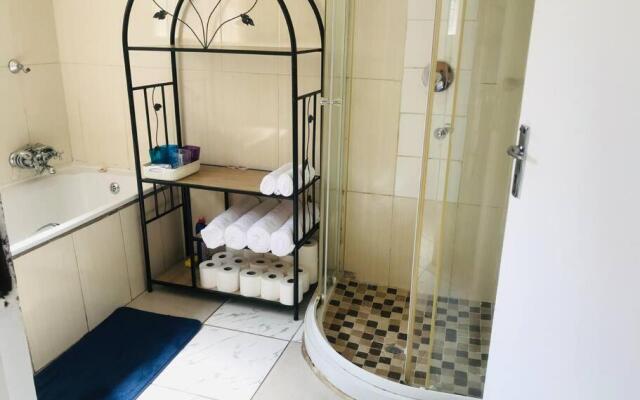 Stunning 2 bedroom guesthouse available