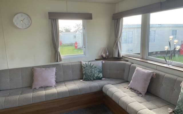 Captivating 2-bed Caravan in Clacton-on-sea
