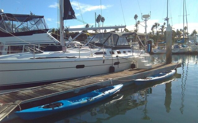 Dockside Yacht Lodging