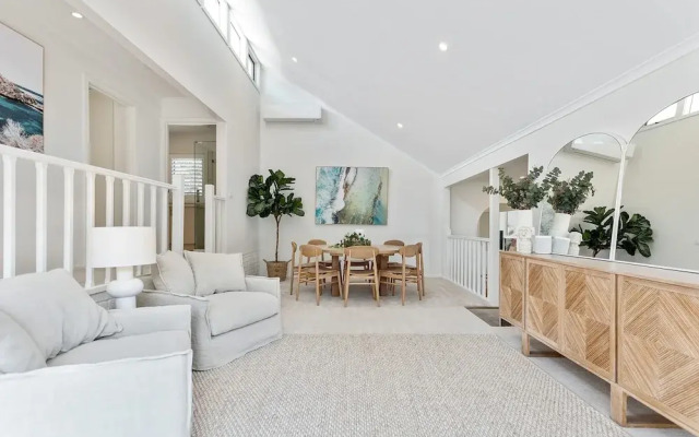 Clifftop Coastal Sanctuary With Panoramic Views