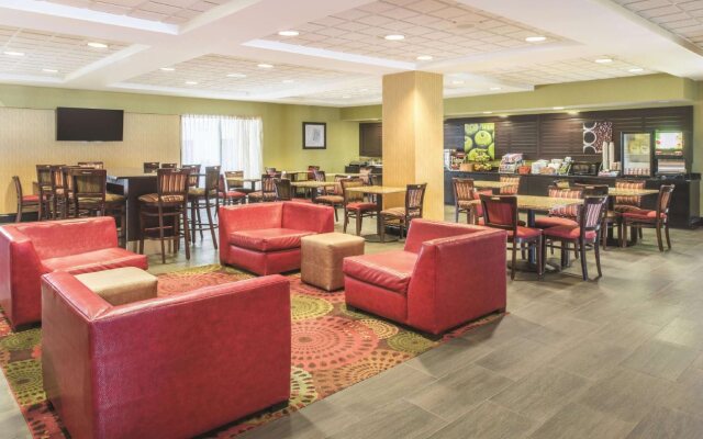 Holiday Inn Express St. Louis Arpt Maryland Hgts