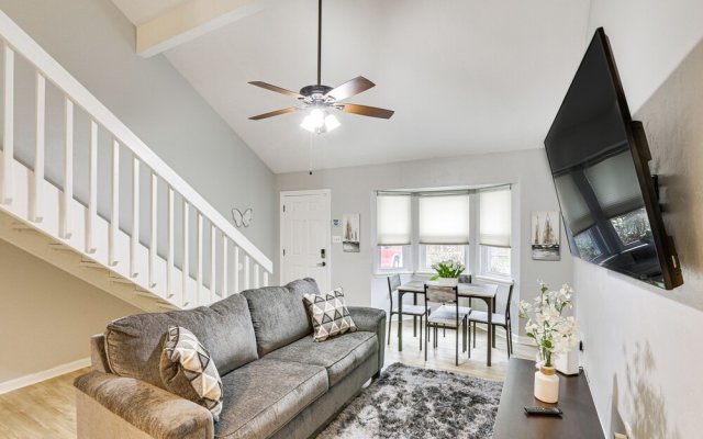 Updated Tallahassee Townhome: 3 Mi to Downtown!