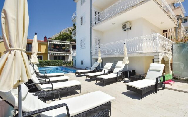 Nice Home in Podstrana With Wifi and 4 Bedrooms