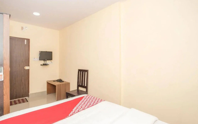 OYO 15818 Om Sai Residency