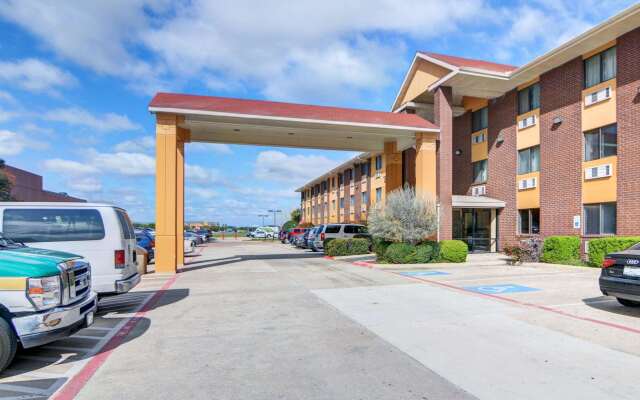 Quality Inn DFW Airport North